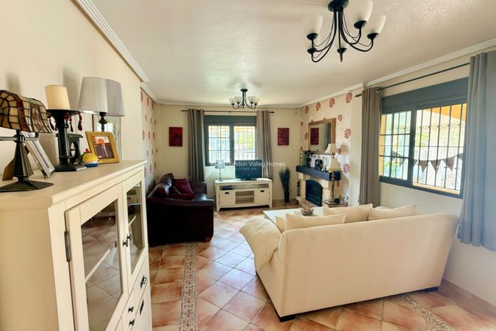 Image No.23-4 Bed Property for sale