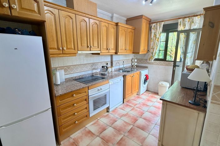 Image No.26-4 Bed Property for sale