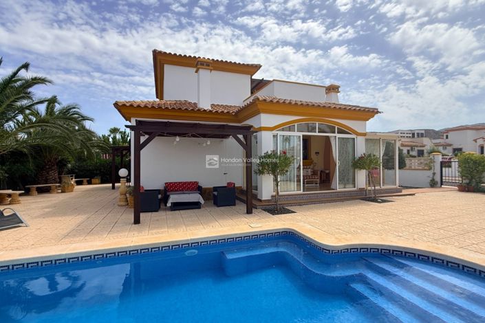 Image No.4-4 Bed Property for sale