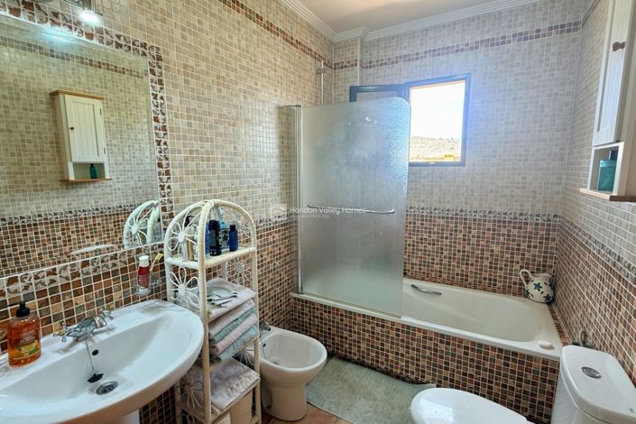 Image No.44-4 Bed Property for sale