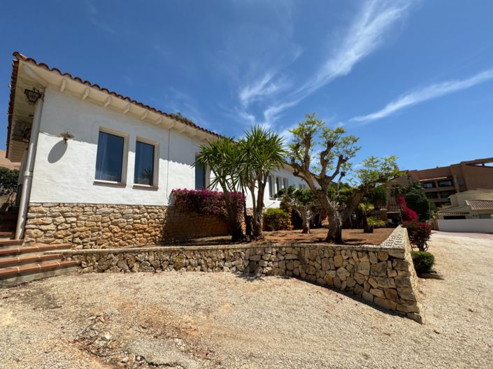 Image No.5-9 Bed Villa for sale