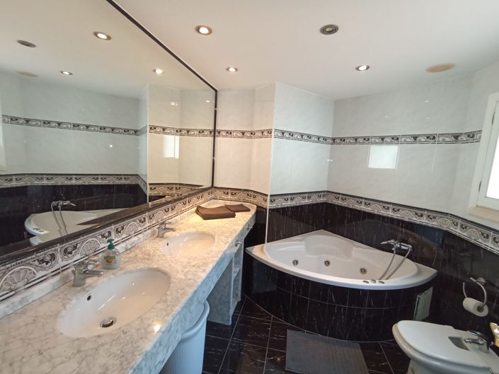 Image No.22-4 Bed Villa for sale