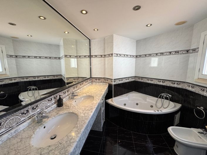 Image No.43-4 Bed Villa for sale