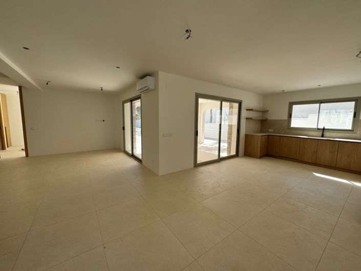 Image No.12-3 Bed Villa for sale