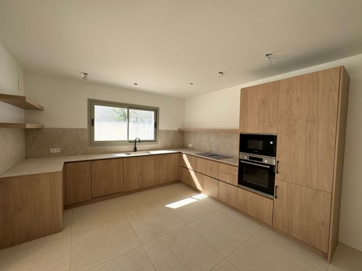 Image No.2-3 Bed Villa for sale