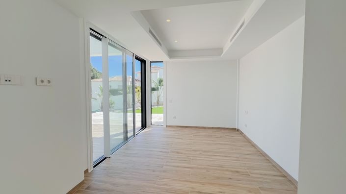 Image No.12-4 Bed Villa for sale