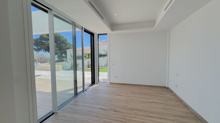 Image No.13-4 Bed Villa for sale