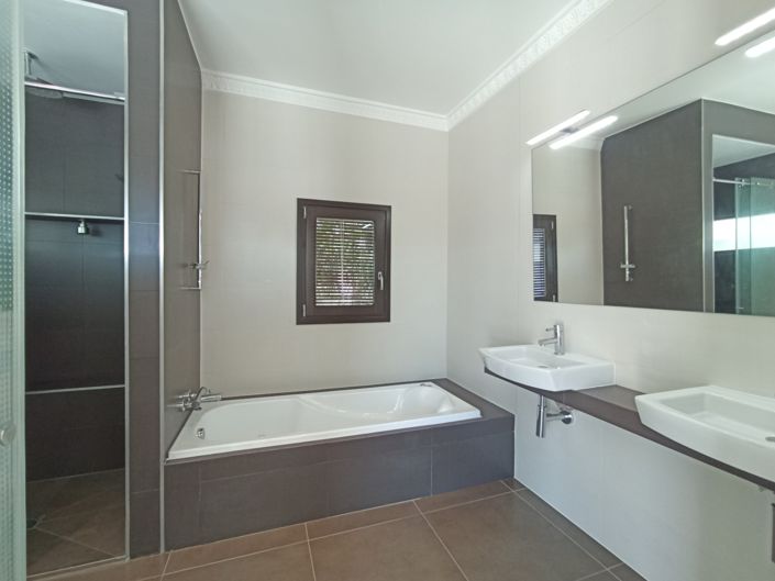 Image No.10-3 Bed Villa for sale