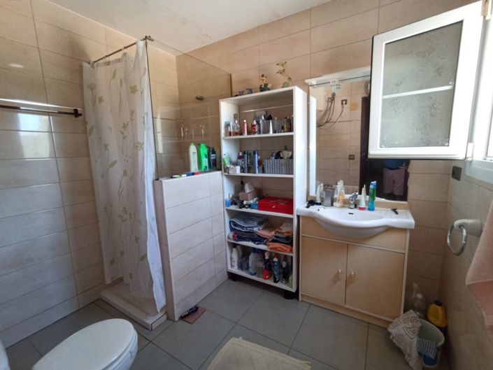 Image No.32-2 Bed Property for sale