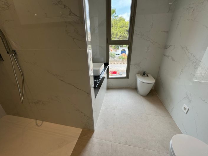 Image No.15-4 Bed Villa for sale