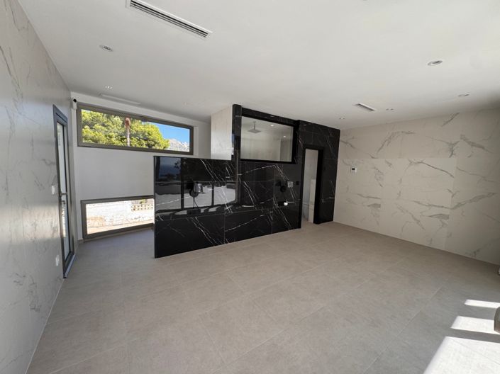 Image No.40-4 Bed Villa for sale