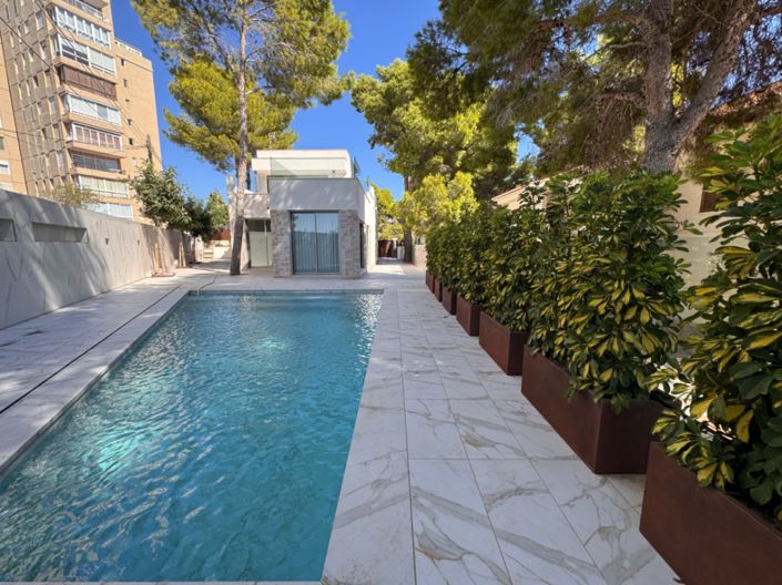 Image No.55-4 Bed Villa for sale