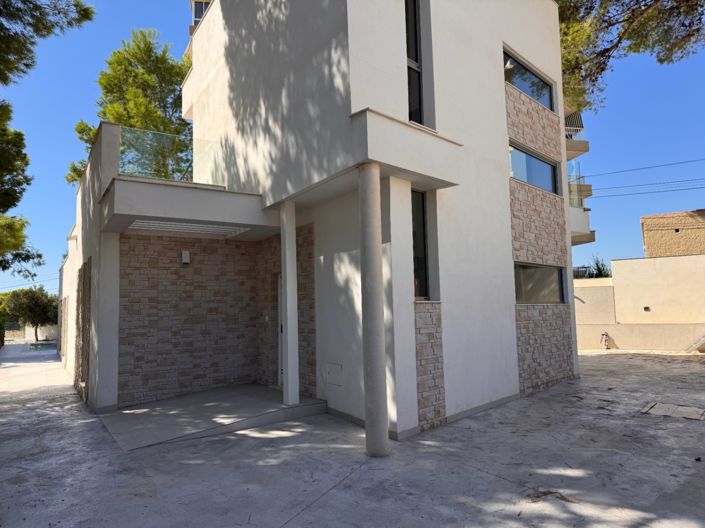 Image No.57-4 Bed Villa for sale