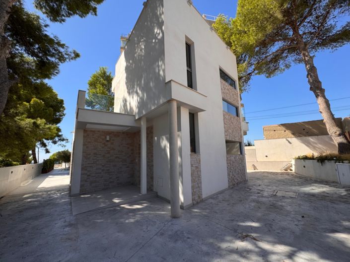 Image No.58-4 Bed Villa for sale