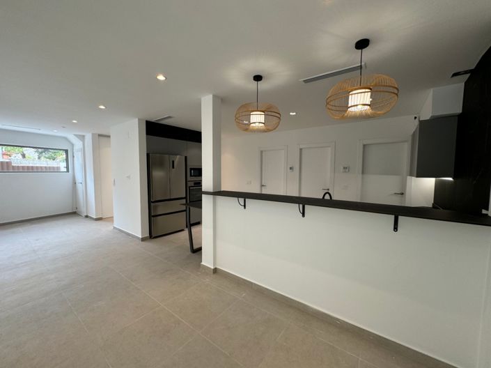 Image No.8-4 Bed Villa for sale