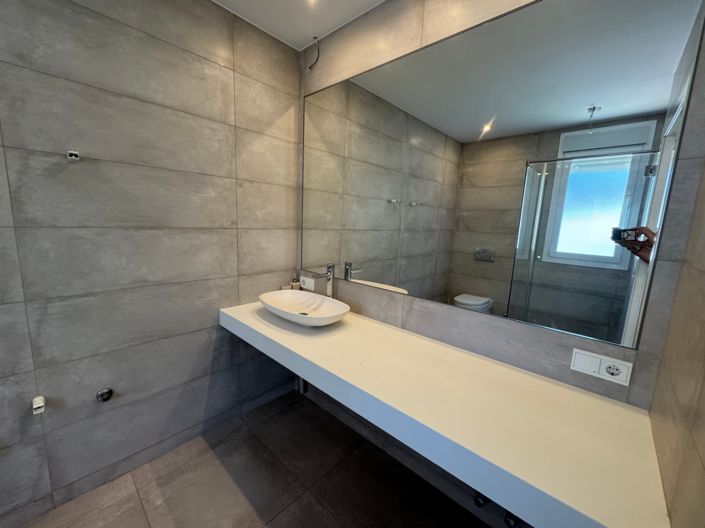 Image No.20-2 Bed Apartment for sale