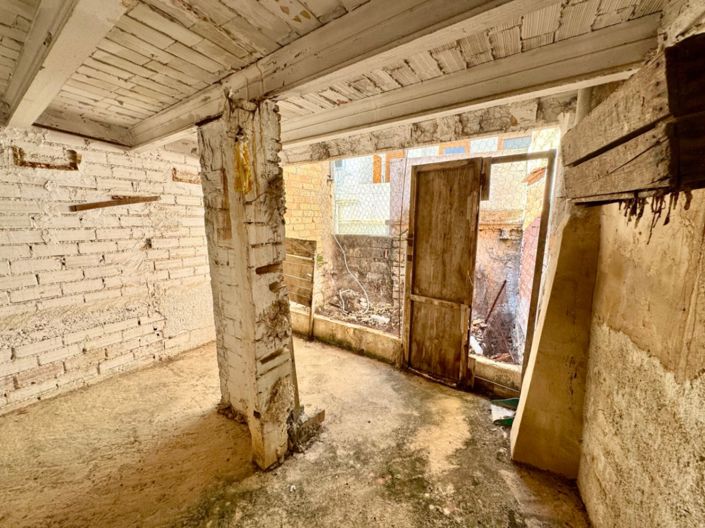 Image No.15-7 Bed Townhouse for sale