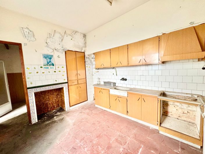 Image No.18-7 Bed Townhouse for sale