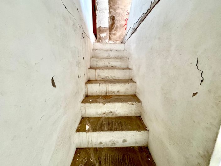 Image No.23-7 Bed Townhouse for sale