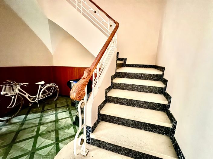 Image No.30-7 Bed Townhouse for sale