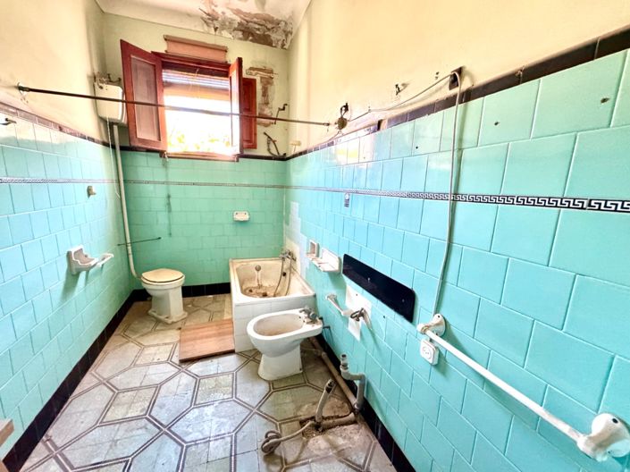 Image No.35-7 Bed Townhouse for sale