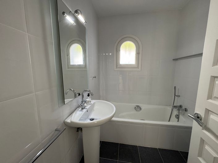 Image No.25-3 Bed Villa for sale