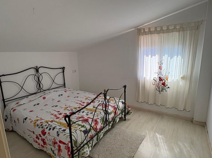 Image No.26-4 Bed Townhouse for sale