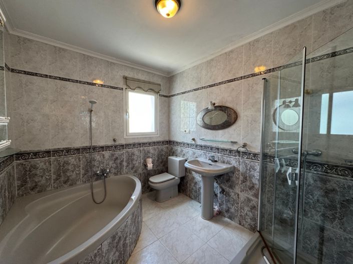 Image No.6-3 Bed Villa for sale