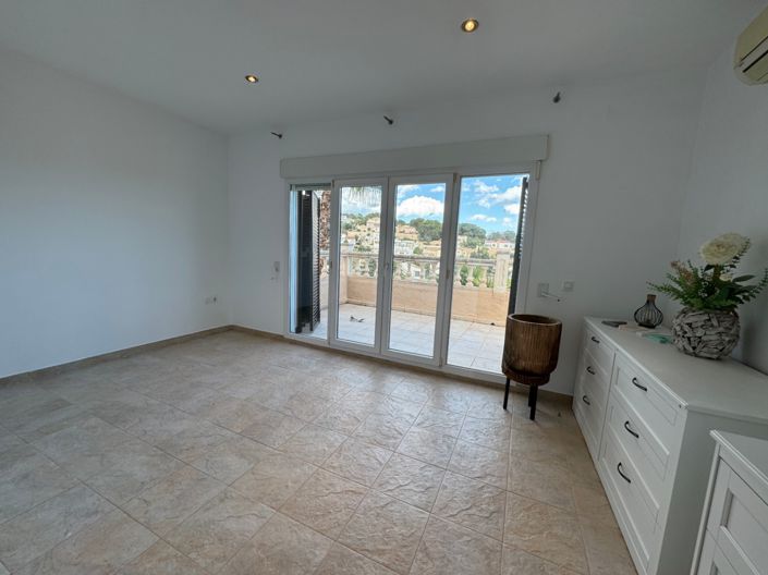 Image No.28-3 Bed Villa for sale