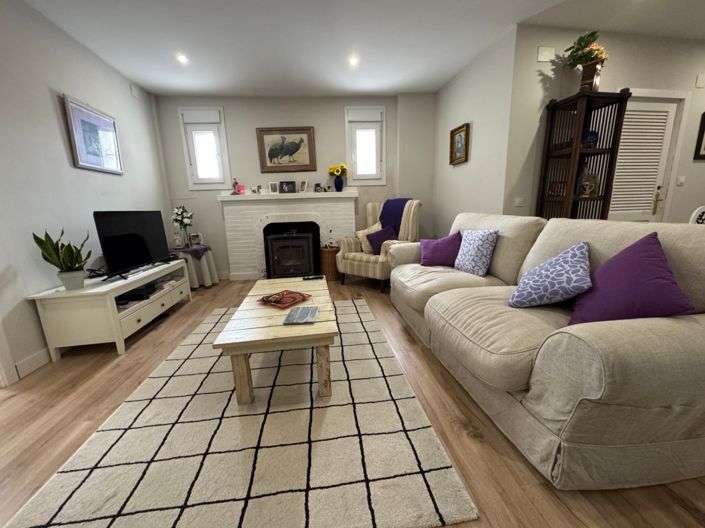 Image No.2-2 Bed Townhouse for sale