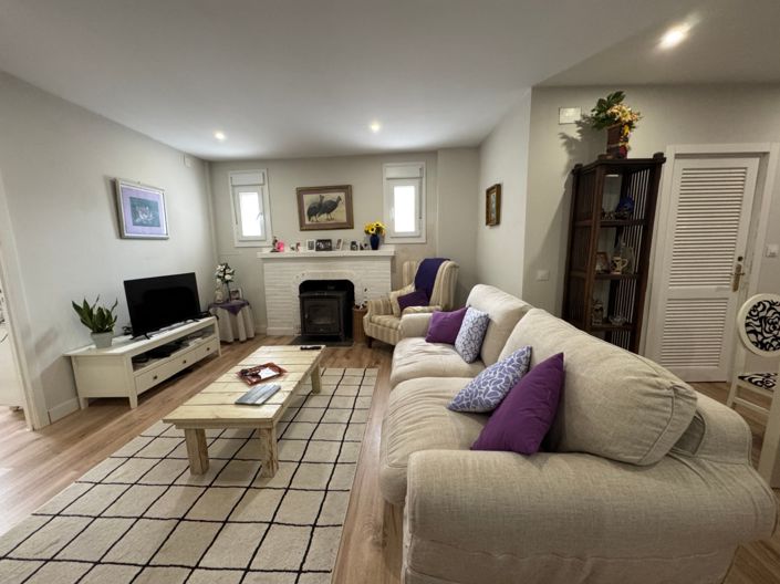 Image No.8-2 Bed Townhouse for sale