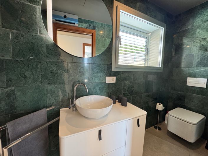 Image No.18-4 Bed Villa for sale