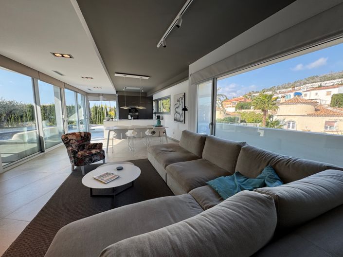 Image No.2-4 Bed Villa for sale