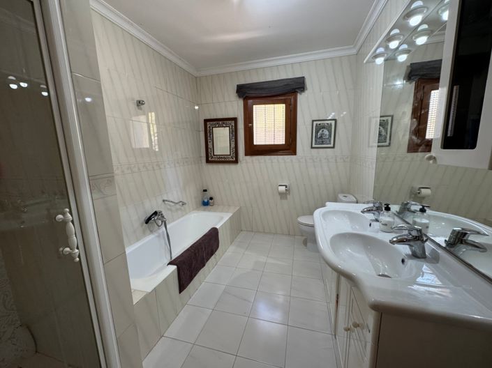 Image No.18-4 Bed Villa for sale