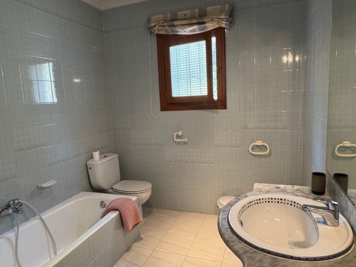 Image No.32-4 Bed Villa for sale