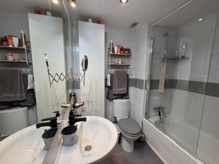 Image No.25-2 Bed Apartment for sale
