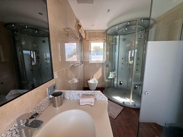 Image No.58-4 Bed Villa for sale