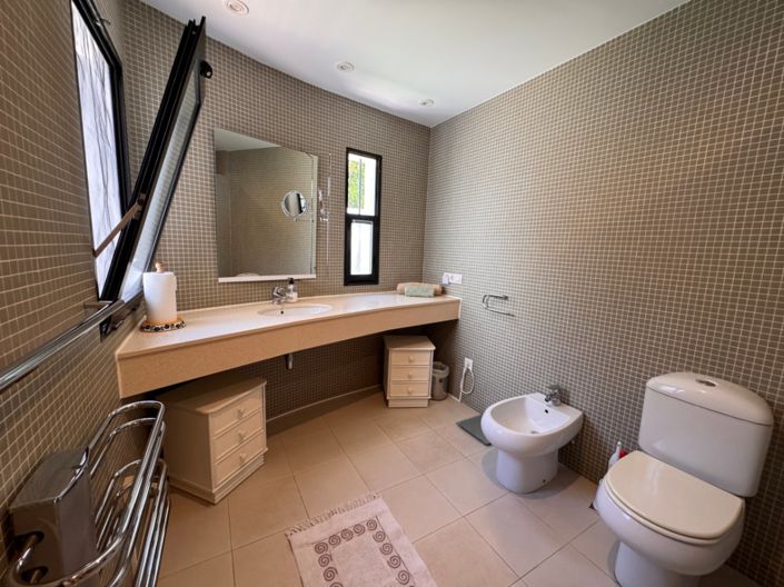 Image No.19-4 Bed Villa for sale