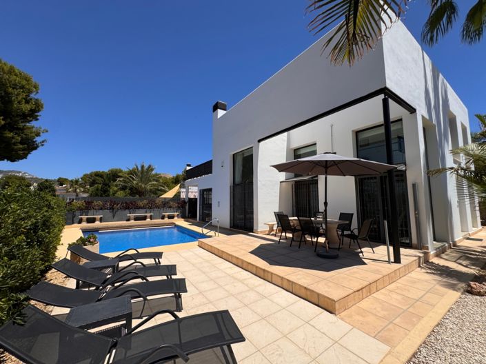 Image No.3-4 Bed Villa for sale