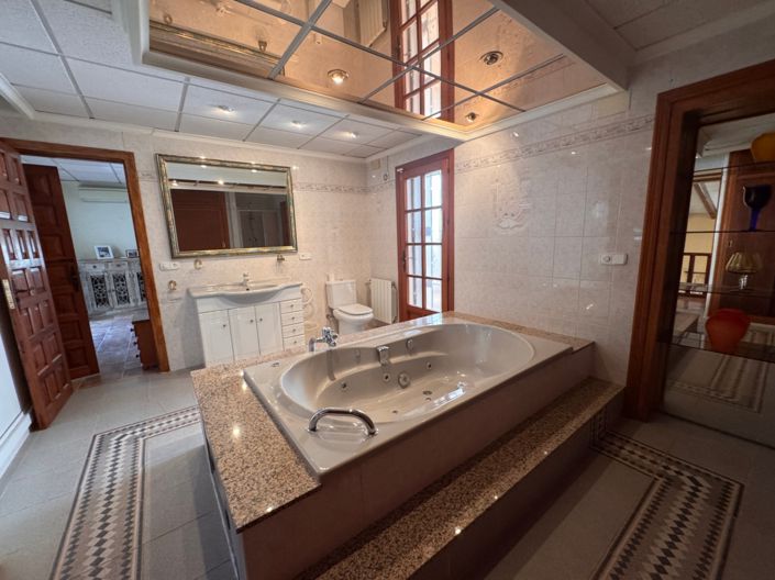Image No.47-4 Bed Villa for sale