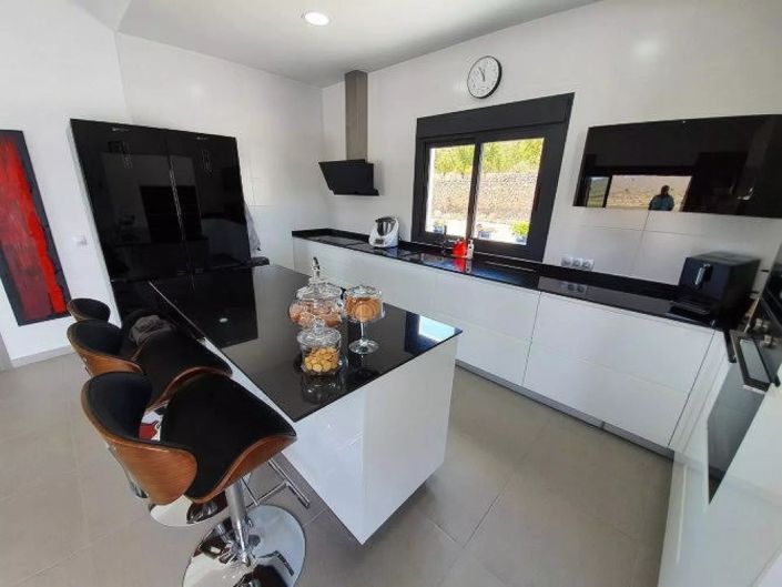 Image No.13-3 Bed Villa for sale