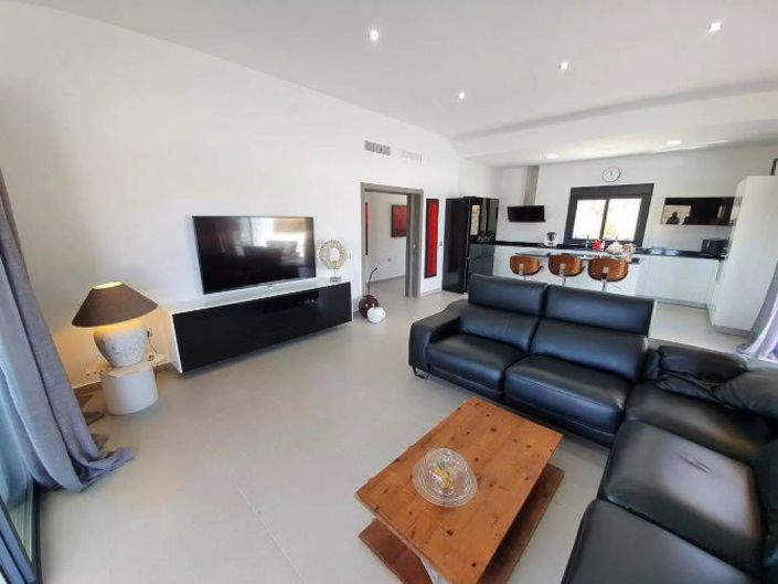 Image No.15-3 Bed Villa for sale