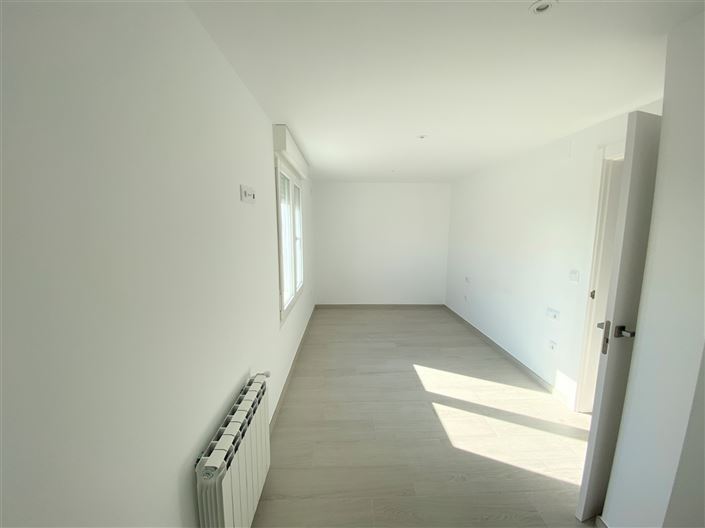 Image No.24-2 Bed Apartment for sale