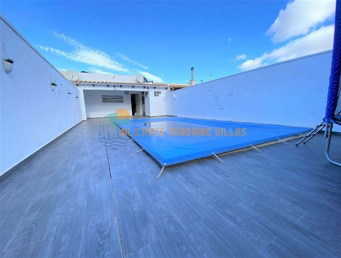 Image No.10-4 Bed Property for sale