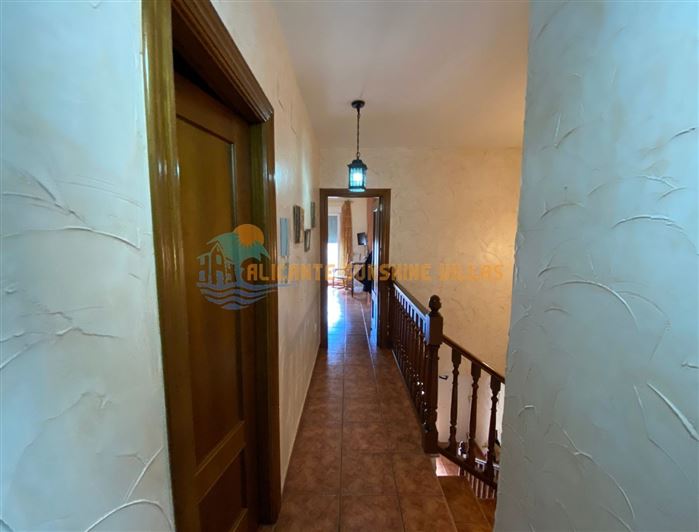 Image No.28-4 Bed Property for sale