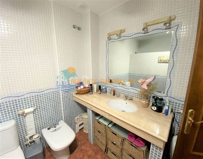 Image No.33-4 Bed Property for sale