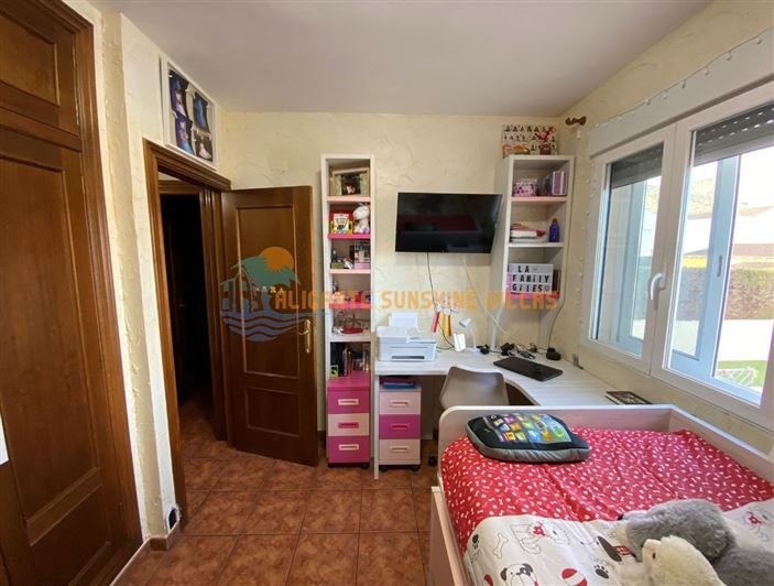 Image No.39-4 Bed Property for sale