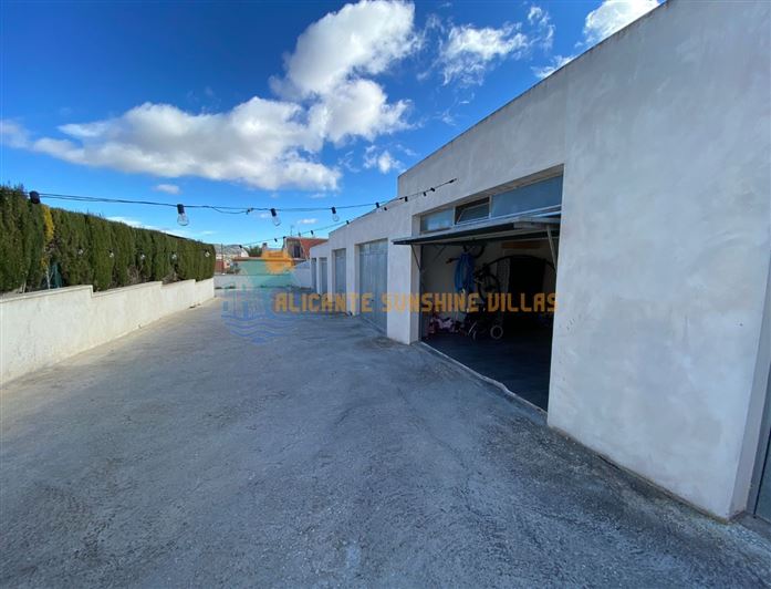 Image No.6-4 Bed Property for sale