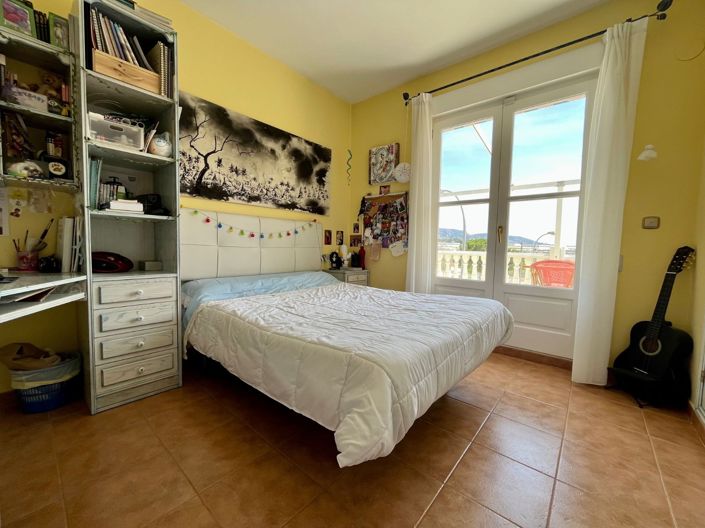 Image No.11-4 Bed Townhouse for sale