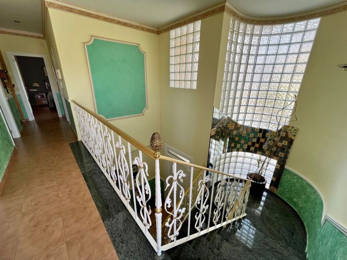 Image No.12-4 Bed Townhouse for sale